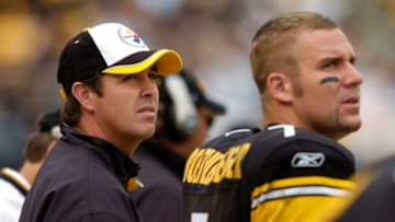 PITTSBURGH, PA - OCTOBER 10: Quarterbacks Tommy Maddox (L) and Ben Roethlisberger #7 of the Pittsburgh Steelers watch from the sidelines during the fourth quarter against the Cleveland Browns on October 10, 2004 at Heinz Field in Pittsburgh, Pennsylvania. Pittsburgh defeated Cleveland 34-23. (Photo by David Maxwell/Getty Images)