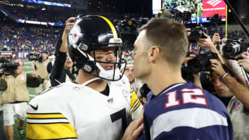 Ben Roethlisberger #7 of the Pittsburgh Steelers and Tom Brady #12 of the New England Patriots. (Photo by Adam Glanzman/Getty Images)