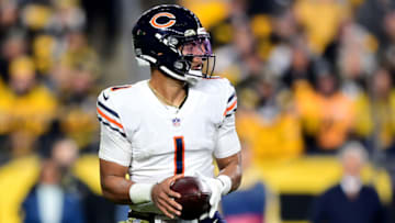 Justin Fields #1 of the Chicago Bears looks to pass during the second half of their game against the Pittsburgh Steelers at Heinz Field on November 08, 2021 in Pittsburgh, Pennsylvania. (Photo by Emilee Chinn/Getty Images)