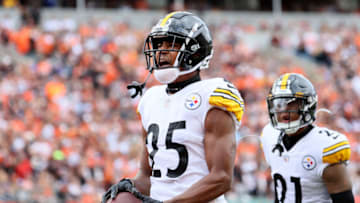 Ahkello Witherspoon #25 of the Pittsburgh Steelers celebrates after an interception during the fourth quarter in the game against the Cincinnati Bengals at Paycor Stadium on September 11, 2022 in Cincinnati, Ohio. (Photo by Andy Lyons/Getty Images)