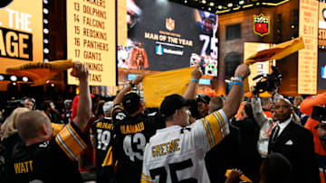 Pittsburgh Steelers fans cheer during the 2019 NFL Draft in Downtown Nashville. Mandatory Credit: Douglas DeFelice-USA TODAY Sports