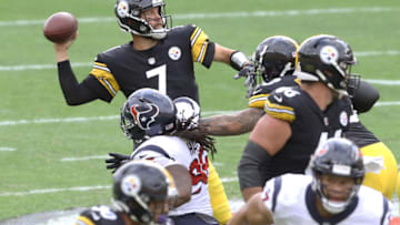 Pittsburgh Steelers quarterback Ben Roethlisberger (7). Mandatory Credit: Charles LeClaire-USA TODAY Sports