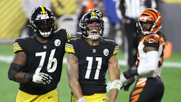 Pittsburgh Steelers offensive tackle Chukwuma Okorafor (76) celebrates a touchdown by wide receiver Chase Claypool (11). Mandatory Credit: Charles LeClaire-USA TODAY Sports