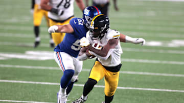 Pittsburgh Steelers wide receiver JuJu Smith-Schuster (19) Mandatory Credit: Vincent Carchietta-USA TODAY Sports