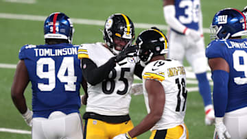 Pittsburgh Steelers tight end Eric Ebron (85) and wide receiver JuJu Smith-Schuster (19) Mandatory Credit: Vincent Carchietta-USA TODAY Sports