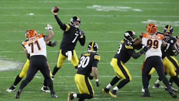 Pittsburgh Steelers quarterback Ben Roethlisberger (7). Mandatory Credit: Charles LeClaire-USA TODAY Sports
