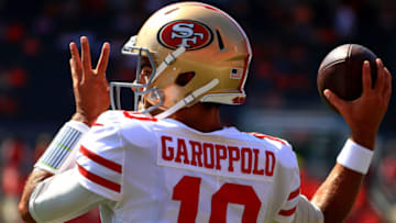 TAMPA, FLORIDA - SEPTEMBER 08: Jimmy Garoppolo #10 of the San Francisco 49ers warms up during a game against the Tampa Bay Buccaneers at Raymond James Stadium on September 08, 2019 in Tampa, Florida. (Photo by Mike Ehrmann/Getty Images)