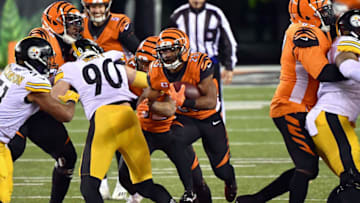 CINCINNATI, OH - DECEMBER 21: Giovani Bernard #25 of the Cincinnati Bengals carries the ball against the Pittsburgh Steelers at Paul Brown Stadium on December 21, 2020 in Cincinnati, Ohio. (Photo by Jamie Sabau/Getty Images)