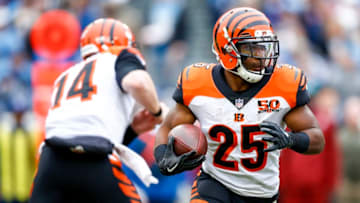 NASHVILLE, TN - NOVEMBER 12: Running Back Giovani Bernard #25 of the Cincinnati Bengals carries the ball against the Tennessee Titans at Nissan Stadium on November 12, 2017 in Nashville, Tennessee. (Photo by Wesley Hitt/Getty Images)