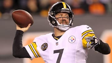 CINCINNATI, OH - DECEMBER 04: Ben Roethlisberger #7 of the Pittsburgh Steelers throws a pass against the Cincinnati Bengals during the first half at Paul Brown Stadium on December 4, 2017 in Cincinnati, Ohio. (Photo by John Grieshop/Getty Images)