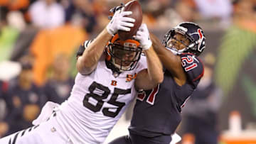 CINCINNATI, OH - SEPTEMBER 14: Tyler Eifert #85 of the Cincinnati Bengals makes a catch defended by Marcus Gilchrist #21 of the Houston Texans during the second half at Paul Brown Stadium on September 14, 2017 in Cincinnati, Ohio. (Photo by John Grieshop/Getty Images)