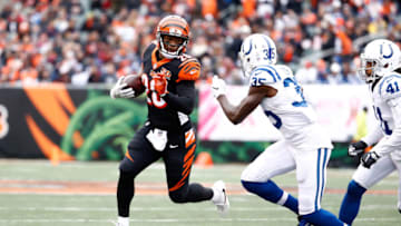 CINCINNATI, OH - OCTOBER 29: Joe Mixon #28 of the Cincinnati Bengals runs with the ball against the Indianapolis Colts at Paul Brown Stadium on October 29, 2017 in Cincinnati, Ohio. (Photo by Andy Lyons/Getty Images)