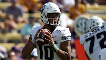 BATON ROUGE, LOUISIANA - OCTOBER 05: Quarterback Jordan Love #10 of the Utah State Aggies looks to throw a pass against the LSU Tigers at Tiger Stadium on October 05, 2019 in Baton Rouge, Louisiana. (Photo by Chris Graythen/Getty Images)