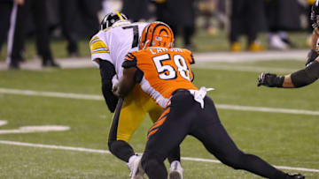 Dec 21, 2020; Cincinnati, Ohio, USA; Cincinnati Bengals defensive end Carl Lawson (58) sacks Pittsburgh Steelers quarterback Ben Roethlisberger (7) in the first half at Paul Brown Stadium. Mandatory Credit: Katie Stratman-USA TODAY Sports