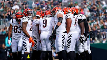 Cincinnati Bengals quarterback Joe Burrow (9), center, calls the play in the huddle in the second quarter during a Week 8 NFL football game against the New York Jets, Sunday, Oct. 31, 2021, at MetLife Stadium in East Rutherford, N.J.Cincinnati Bengals At New York Jets Oct 31
