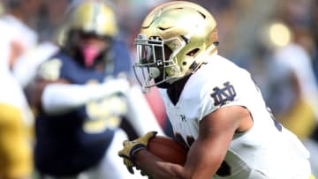 Nov 7, 2015; Pittsburgh, PA, USA; Notre Dame Fighting Irish running back C.J. Prosise (20) runs the ball against the Pittsburgh Panthers during the first quarter at Heinz Field. Mandatory Credit: Charles LeClaire-USA TODAY Sports