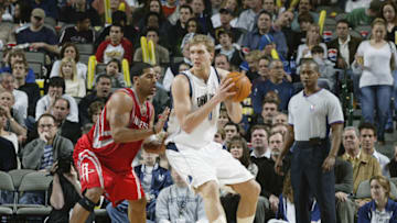 Dallas Mavericks Dirk Nowitzki (Photo by Ronald Martinez/Getty Images)