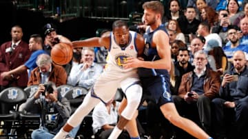 DALLAS, TX - JANUARY 3: Kevin Durant #35 of the Golden State Warriors handles the ball during the game against the Dallas Mavericks on January 3, 2018 at the American Airlines Center in Dallas, Texas. NOTE TO USER: User expressly acknowledges and agrees that, by downloading and or using this photograph, User is consenting to the terms and conditions of the Getty Images License Agreement. Mandatory Copyright Notice: Copyright 2018 NBAE (Photo by Danny Bollinger/NBAE via Getty Images)