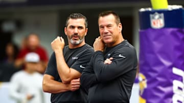 (Photo by David Berding/Icon Sportswire via Getty Images) Kevin Stefanski and Gary Kubiak