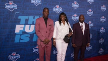 PHILADELPHIA, PA - APRIL 27: John Ross of Washington poses for a picture with his mother Dana Mitchell and father John Ross Jr. on the red carpet prior to the start of the 2017 NFL Draft on April 27, 2017 in Philadelphia, Pennsylvania. (Photo by Mitchell Leff/Getty Images)