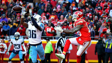 KANSAS CITY, MO - DECEMBER 18: Cornerback LeShaun Sims #36 of the Tennessee Titans intercepts a pass in the end zone intended for wide receiver Jeremy Maclin #19 of the Kansas City Chiefs during the game at Arrowhead Stadium on December 18, 2016 in Kansas City, Missouri. (Photo by Jamie Squire/Getty Images)