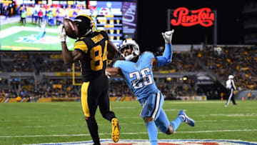 PITTSBURGH, PA - NOVEMBER 16: Antonio Brown #84 of the Pittsburgh Steelers makes a catch for a 10-yard touchdown reception in front of Logan Ryan #26 of the Tennessee Titans in the fourth quarter during the game at Heinz Field on November 16, 2017 in Pittsburgh, Pennsylvania. (Photo by Joe Sargent/Getty Images)