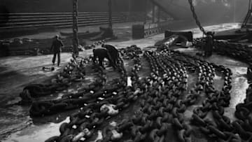 How long are your Atlanta Braves connection chains? (Photo by T. Marshall/Topical Press Agency/Getty Images)