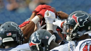 Dec 27, 2015; Nashville, TN, USA; Houston Texans huddle up prior to the game against the Tennessee Titans at Nissan Stadium. Mandatory Credit: Jim Brown-USA TODAY Sports
