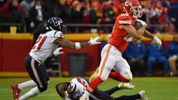KANSAS CITY, MISSOURI - JANUARY 12: Travis Kelce #87 of the Kansas City Chiefs carries the ball against the defense of Bradley Roby #21 of the Houston Texans during the AFC Divisional playoff game at Arrowhead Stadium on January 12, 2020 in Kansas City, Missouri. (Photo by Peter Aiken/Getty Images)