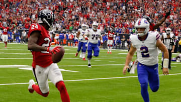 HOUSTON, TX - OCTOBER 14: Johnathan Joseph #24 of the Houston Texans scores on an intereption as Nathan Peterman #2 of the Buffalo Bills is late on the coverage at NRG Stadium on October 14, 2018 in Houston, Texas. (Photo by Bob Levey/Getty Images)