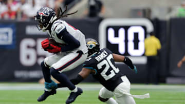 HOUSTON, TEXAS - SEPTEMBER 15: DeAndre Hopkins #10 of the Houston Texans catches a pass in front of Jalen Ramsey #20 of the Jacksonville Jaguars during the second quarter at NRG Stadium on September 15, 2019 in Houston, Texas. (Photo by Bob Levey/Getty Images)