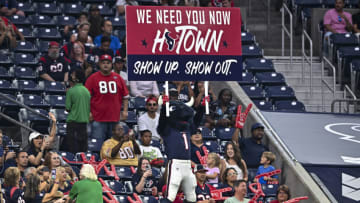 Mandatory Credit: Maria Lysaker-USA TODAY Sports