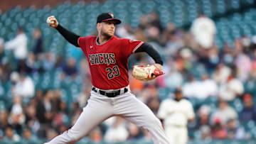 SAN FRANCISCO, CALIFORNIA - AUGUST 11: Merrill Kelly #29 of the Arizona Diamondbacks pitches against the San Francisco Giants during the first inning at Oracle Park on August 11, 2021 in San Francisco, California. (Photo by Ben Green/Getty Images)