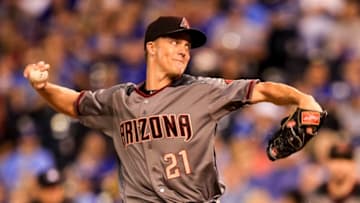 KANSAS CITY, MO - SEPTEMBER 29: Zack Greinke #21 of the Arizona Diamondbacks pitches against the Kansas City Royals during the first inning at Kauffman Stadium on September 29, 2017 in Kansas City, Missouri. (Photo by Brian Davidson/Getty Images)