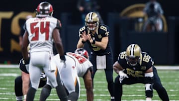 NEW ORLEANS, LA - DECEMBER 24: New Orleans Saints quarterback Drew Brees (9) calls for the ball as Tampa Bay Buccaneers outside linebacker Lavonte David (54) looks on during the NFL game between the New Orleans Saints and the Tampa Bay Buccaneers on December 24, 2016 at the Mercedes-Benz Superdome in New Orleans, LA. (Photo by Stephen Lew/Icon Sportswire via Getty Images)