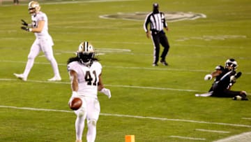 PHILADELPHIA, PENNSYLVANIA - DECEMBER 13: Alvin Kamara #41 of the New Orleans Saints scores a touchdown against the Philadelphia Eagles at Lincoln Financial Field on December 13, 2020 in Philadelphia, Pennsylvania. (Photo by Tim Nwachukwu/Getty Images)