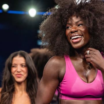 Tunde Oyeneyin Surprised in Live Class With News She's a 2026 SI Swimsuit Rookie