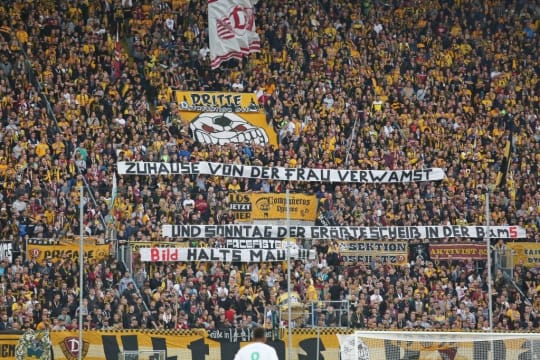 Dynamo Dresden's fanatieke aanhang in volle gang