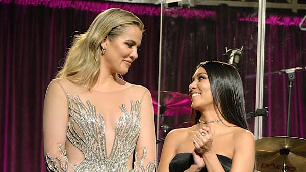 Khloé Kardashian tweets that Kourtney Kardashian ruined her and Kylie Jenner's night Khloé Kardashian tweets that Kourtney Kardashian ruined her and Kylie Jenner's night