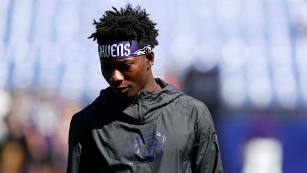BALTIMORE, MARYLAND - SEPTEMBER 15: Wide Receiver Marquise Brown #15 of the Baltimore Raven stands on the field prior to the game against the Arizona Cardinals at M&T Bank Stadium on September 15, 2019 in Baltimore, Maryland. (Photo by Todd Olszewski/Getty Images) BALTIMORE, MARYLAND - SEPTEMBER 15: Wide Receiver Marquise Brown #15 of the Baltimore Raven stands on the field prior to the game against the Arizona Cardinals at M&T Bank Stadium on September 15, 2019 in Baltimore, Maryland. (Photo by Todd Olszewski/Getty Images)