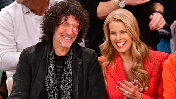 NEW YORK, NY - OCTOBER 17: Howard Stern and Beth Ostrosky Stern attend the New York Knicks vs Atlanta Hawks game at Madison Square Garden on October 17, 2018 in New York City. (Photo by James Devaney/Getty Images) NEW YORK, NY - OCTOBER 17: Howard Stern and Beth Ostrosky Stern attend the New York Knicks vs Atlanta Hawks game at Madison Square Garden on October 17, 2018 in New York City. (Photo by James Devaney/Getty Images)