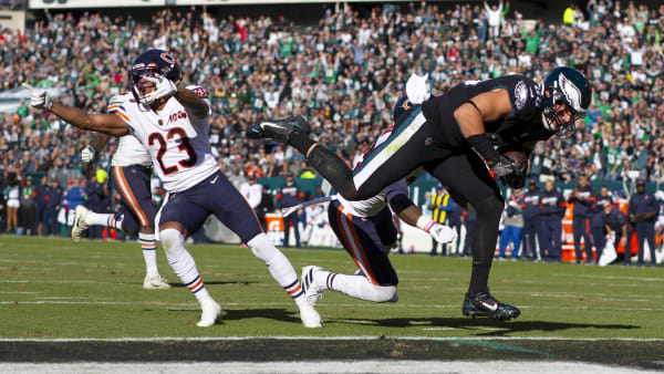PHILADELPHIA, PA - NOVEMBER 03: Zach Ertz #86 of the Philadelphia Eagles scores a touchdown against Kyle Fuller #23 and Eddie Jackson #39 of the Chicago Bears in the second quarter at Lincoln Financial Field on November 3, 2019 in Philadelphia, Pennsylvania. (Photo by Mitchell Leff/Getty Images) PHILADELPHIA, PA - NOVEMBER 03: Zach Ertz #86 of the Philadelphia Eagles scores a touchdown against Kyle Fuller #23 and Eddie Jackson #39 of the Chicago Bears in the second quarter at Lincoln Financial Field on November 3, 2019 in Philadelphia, Pennsylvania. (Photo by Mitchell Leff/Getty Images)