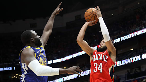 NEW ORLEANS, LOUISIANA - OCTOBER 28: Kenrich Williams #34 of the New Orleans Pelicans shoots the ball over Draymond Green #23 of the Golden State Warriors at Smoothie King Center on October 28, 2019 in New Orleans, Louisiana. NOTE TO USER: User expressly acknowledges and agrees that, by downloading and/or using this photograph, user is consenting to the terms and conditions of the Getty Images License Agreement (Photo by Chris Graythen/Getty Images) NEW ORLEANS, LOUISIANA - OCTOBER 28: Kenrich Williams #34 of the New Orleans Pelicans shoots the ball over Draymond Green #23 of the Golden State Warriors at Smoothie King Center on October 28, 2019 in New Orleans, Louisiana. NOTE TO USER: User expressly acknowledges and agrees that, by downloading and/or using this photograph, user is consenting to the terms and conditions of the Getty Images License Agreement (Photo by Chris Graythen/Getty Images)