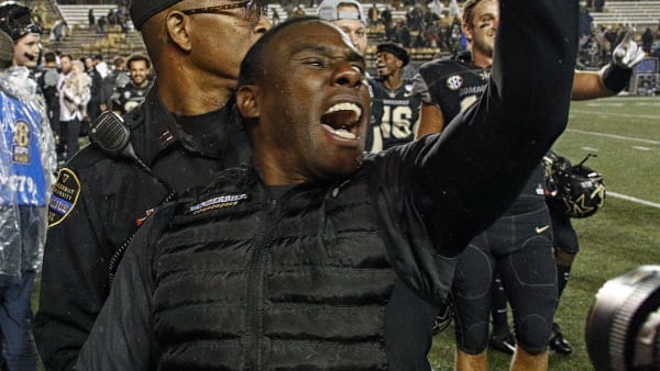 NASHVILLE, TENNESSEE - OCTOBER 19: Head coach Derek Mason of the Vanderbilt Commodores celebrates after a Vanderbilt 21-14 upset of the Missouri Tigers at Vanderbilt Stadium on October 19, 2019 in Nashville, Tennessee. (Photo by Frederick Breedon/Getty Images) NASHVILLE, TENNESSEE - OCTOBER 19: Head coach Derek Mason of the Vanderbilt Commodores celebrates after a Vanderbilt 21-14 upset of the Missouri Tigers at Vanderbilt Stadium on October 19, 2019 in Nashville, Tennessee. (Photo by Frederick Breedon/Getty Images)