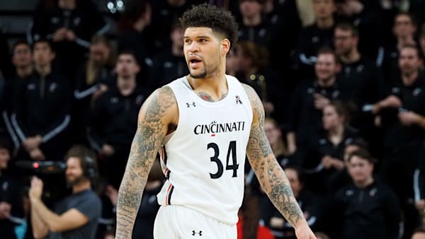 Jarron Cumberland leads Cincinnati in both points (13.7) and assists (3.8) per game. Jarron Cumberland leads Cincinnati in both points (13.7) and assists (3.8) per game.