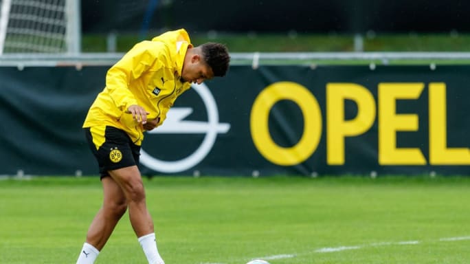 Jadon Sancho Tells Dortmund Teammates He S Willing To Stay For Another Season
