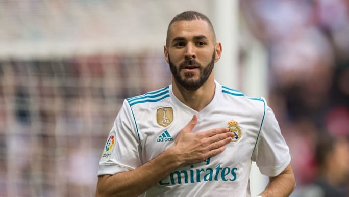 Real Madrid Star Karim Benzema Criticized After Allowing His Children To Play With A Tiger 90min