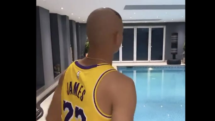 Richarlison Wins Self Isolation By Replicating Classic Ronaldo Haircut Yes That One 90min