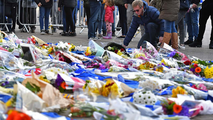 Leicester City Owner Vichai Srivaddhanaprabha S Helicopter Crashes Outside King Power Stadium 90min
