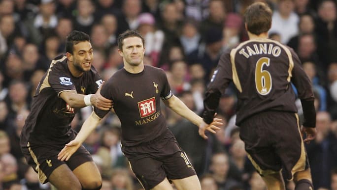 spurs gold kit